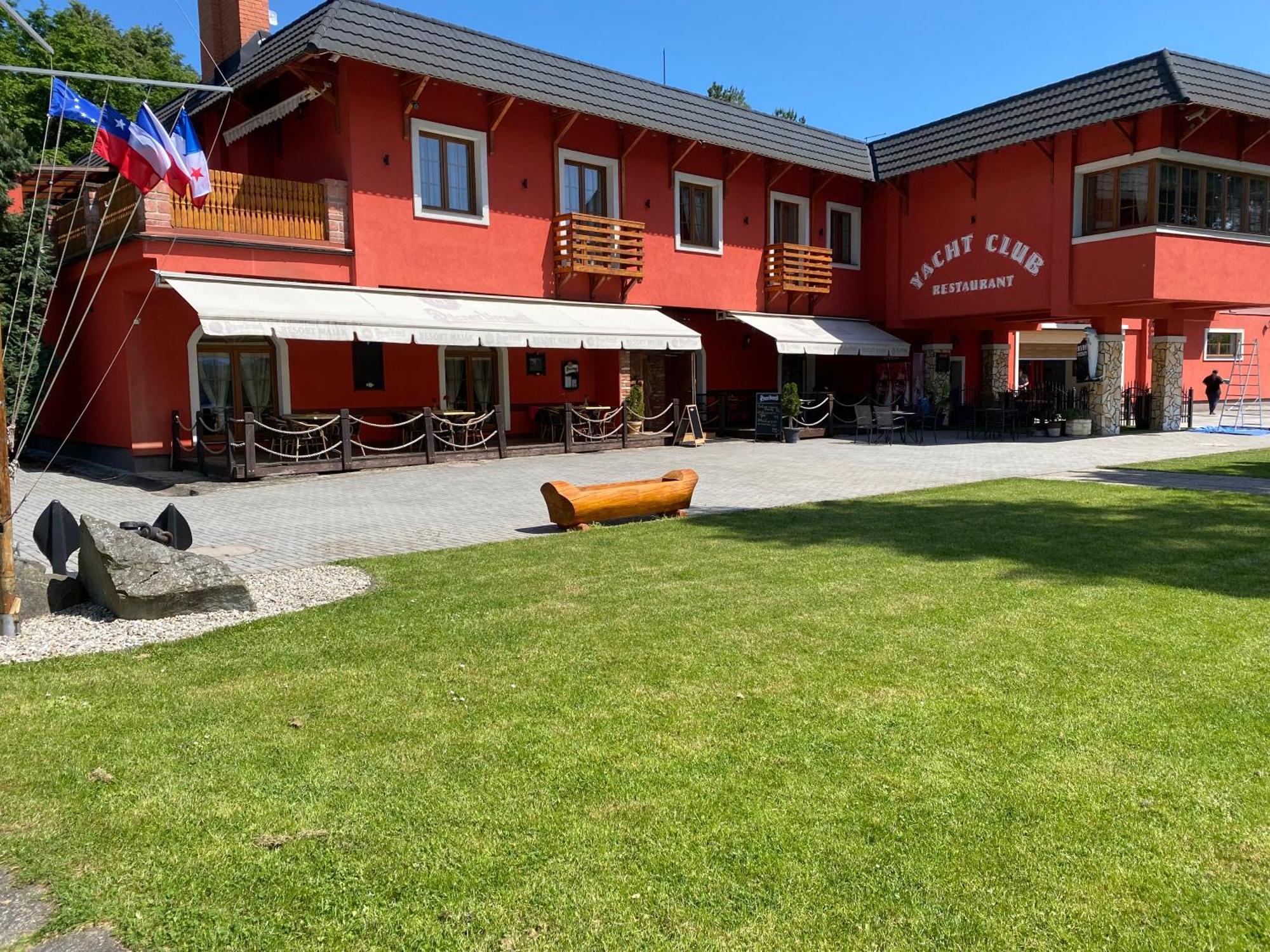 Apartman Majak U Zermanicke Prehrady Pitrov Exteriér fotografie